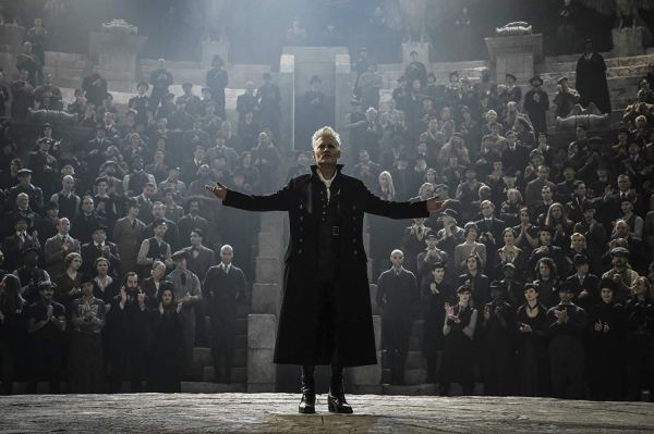 grindelwald with crowd